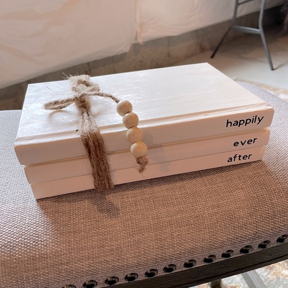 Painted book decor - Picture 2 of 8